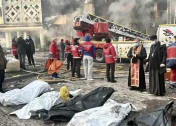 Un bombardeo ruso mató a 25 personas en el oeste de Ucrania