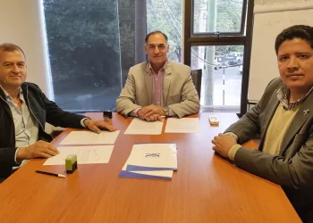 Más municipios del interior reciben colectivos para fines sociales.