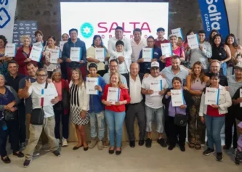 Más de 100 familias salteñas accedieron finalmente a la escritura de sus terrenos