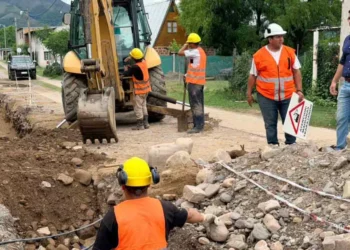 La Caldera: Avanza la obra de la nueva red de agua potable para barrio Santiago Apóstol
