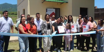 Aguaray: Se entregó viviendas