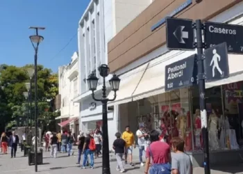 Definieron los horarios comerciales para Navidad y Año Nuevo en la provincia