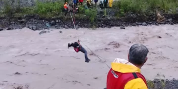 Más de 30 personas fueron rescatadas por crecida de ríos en La Caldera, Vaqueros y Campo Quijano