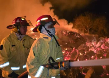 San Lorenzo: Intenso trabajo de equipos de lucha contra incendios