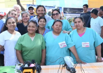 Embarcación: Sáenz participó de la feria de salud y destacó la importancia de federalizar la atención