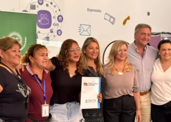 San Lorenzo: Entregaron escrituras de terrenos a vecinos de La Lonja