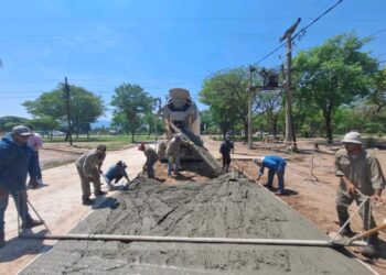 Tartagal avanza con obras clave: pavimentación del ingreso al barrio Roberto Romero y nuevas aulas en la Escuela de La Mora