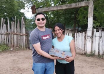 Solidaridad que llega a los barrios: familias de Tartagal reciben leche Nutrilon donada por Urtubey y Macedo