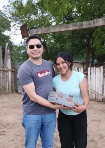 Solidaridad que llega a los barrios: familias de Tartagal reciben leche Nutrilon donada por Urtubey y Macedo