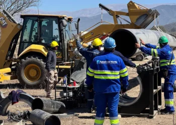 Aguas del Norte renueva 160 metros de cañería para garantizar el suministro en la zona norte