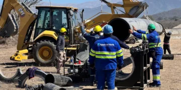 Aguas del Norte renueva 160 metros de cañería para garantizar el suministro en la zona norte