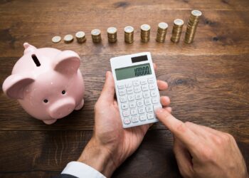 El consumo se derrumba y los argentinos llegan sin ahorros a 2026, advierte un nuevo informe económico