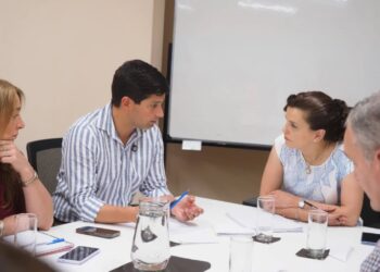 Orán: El intendente Baltasar Lara y la ministra Cristina Fiore encabezan mesa de trabajo para enfrentar la violencia en el ámbito escolar