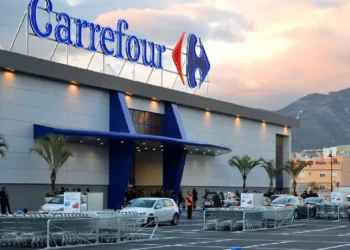Carrefour acelera su retirada global y pone en venta su operación en Argentina