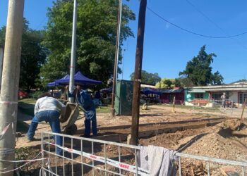 Aguaray: Continúan los trabajos de refacción de la vereda en el Barrio 2 de Abril