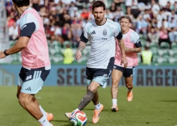 La formación de Argentina vs. Angola, por un amistoso