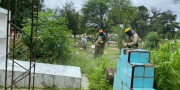 Aguaray: Trabajos de desmalezado en el cementerio