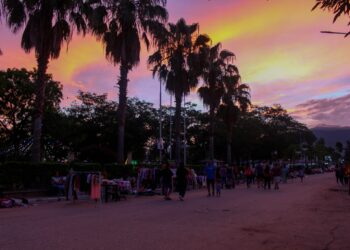 Aguaray: Feria Navideña en la Plaza Central