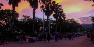 Aguaray: Feria Navideña en la Plaza Central