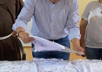 Aguaray: Recepción de la primera tanda de guardapolvos escolares