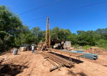 Aguaray: Montaje para la perforación de pozo de agua en la comunidad el Algarrobal