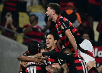 Estudiantes perdió en Brasil ante Flamengo y deberá revertir el marcador en La Plata