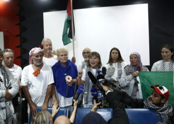 Greta Thunberg llegó a Atenas junto a miembros de la flotilla deportados por Israel
