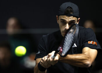 Un triunfo y una derrota en el arranque del Masters 1000 de París