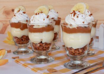 Banana split en vasitos: un postre casero fácil y lleno de sabor