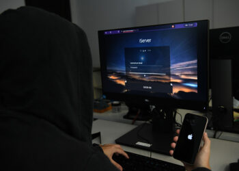 Cae red de ciberdelincuentes que enseñaba a desbloquear iPhones robados: cinco condenados