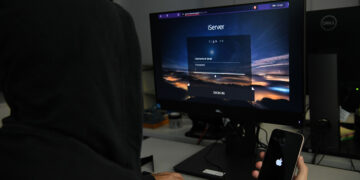 Cae red de ciberdelincuentes que enseñaba a desbloquear iPhones robados: cinco condenados