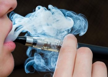 Los pediatras alertan por los efectos nocivos del vapeo en adolescentes