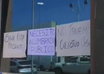 Vecinos de Villa Güemes, Santa Rita y Belgrano se manifiestan por servicios básicos frente a la Municipalidad