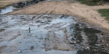 Derrame cloacal sin control en Tartagal: vecinos de San Lucas denuncian días de abandono y olores insoportables