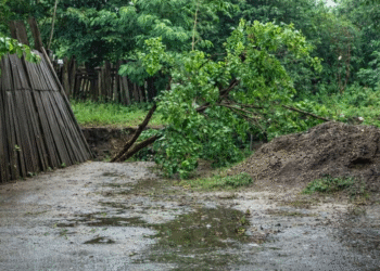 Sachapera al borde del colapso: abandono municipal, obras inexistentes y familias atrapadas frente a una tragedia anunciada