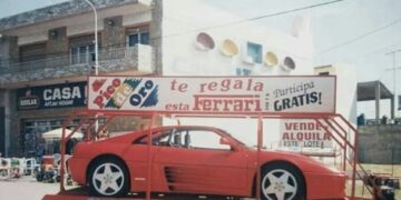 Cuando el vino en cartón sorteó una Ferrari: marketing extremo y la postal de una Argentina desigual