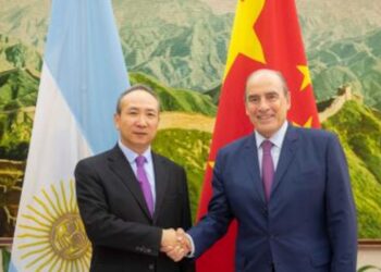 🌐 Washington en alerta: la agenda china de Francos inquieta a EE.UU