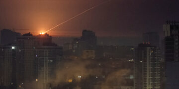 Rusia lanzó un ataque masivo contra la infraestructura energética ucraniana y dejó a más de 5.600 edificios residenciales sin calefacción