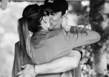 La romántica foto junto a Pampita que compartió Martín Pepa: un beso apasionado que confirma su gran momento