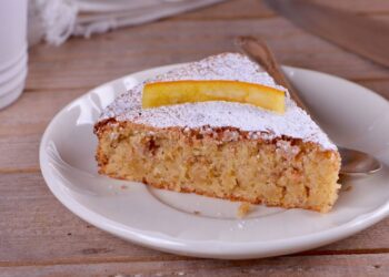 Torta de almendras y naranja: sabor casero para una merienda especial