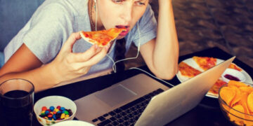 Generación X y baby boomers: los más afectados por la adicción a ultraprocesados, según estudio