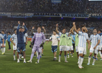 Racing le ganó 3-2 a River y clasificó a los cuartos final del Torneo Clausura