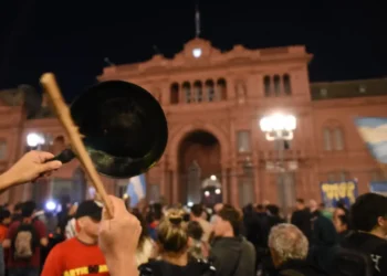 🥁 Cacerolazos tras la cadena nacional de Milei: fuerte descreimiento de la gente a la palabra del presidente