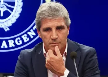 📉 Riesgo país por encima de 560 bps: deuda récord y el desafío de Caputo para convencer de que “esta vez es diferente”