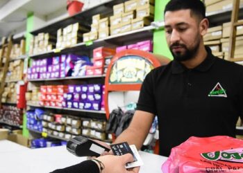 🛒 La tarjeta de crédito se usa para alimentos y se desploma el consumo de bienes durables
