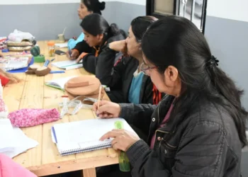 Más de 40 vecinos finalizaron el curso de indumentaria deportiva en el CIC de Constitución