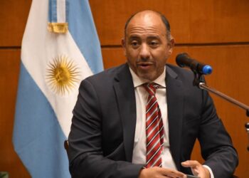 Ajustes en nombre del déficit cero: críticas del ministro Dib Ashur al Presupuesto 2026