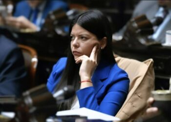 Denuncian viaje de lujo a Dubai de la diputada Emilia Orozco con fondos públicos