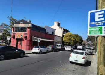 Concejales avanzan en la actualización del precio del estacionamiento medido y crece la tensión con permisionarios