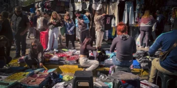 Brecha salarial en CABA: los trabajadores informales ganan casi 40% menos que los registrados